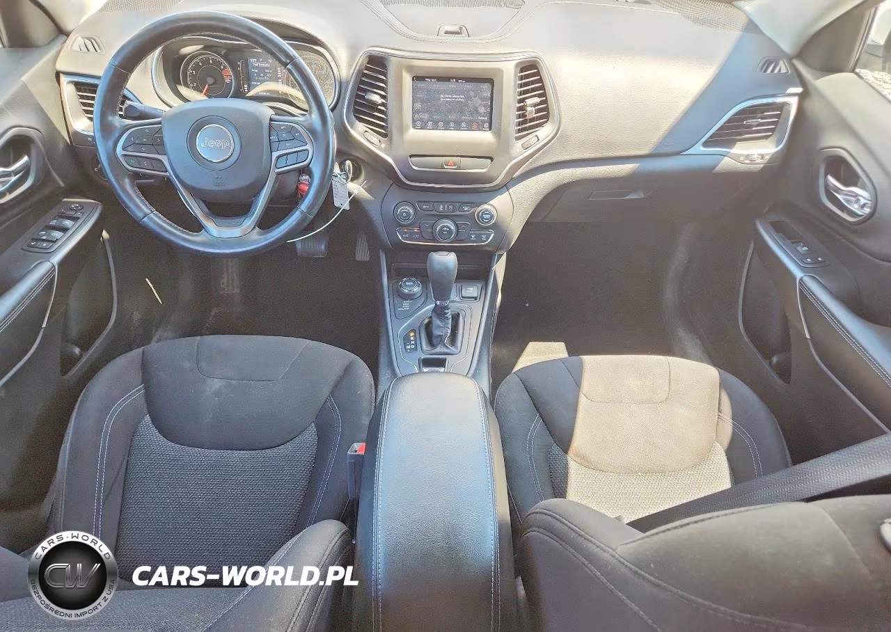 2020 Jeep Cherokee Latitude VIN:1C4PJMCB8LD564427 - 8