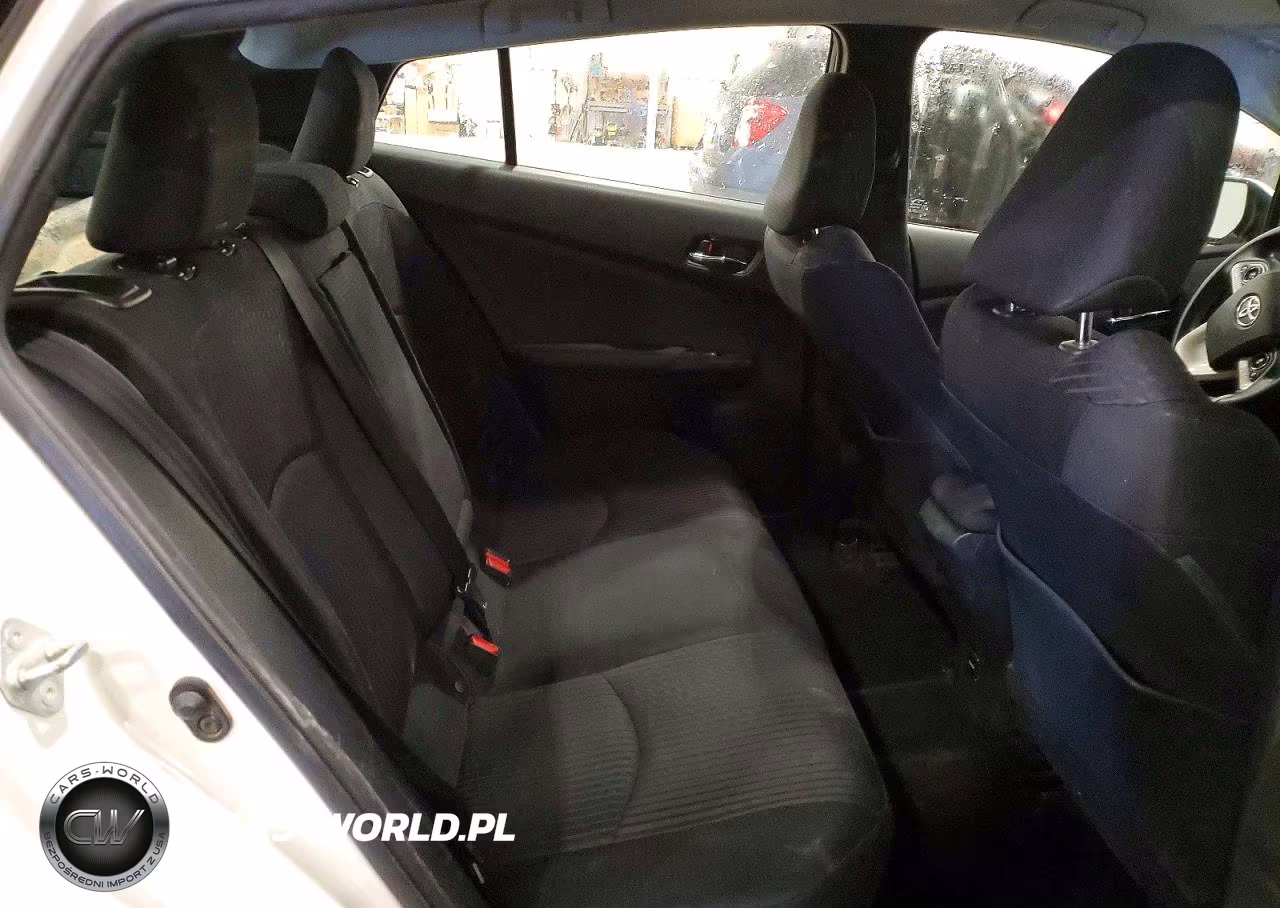 2018 Toyota Prius Two VIN:JTDKBRFU6J3065291 - 10
