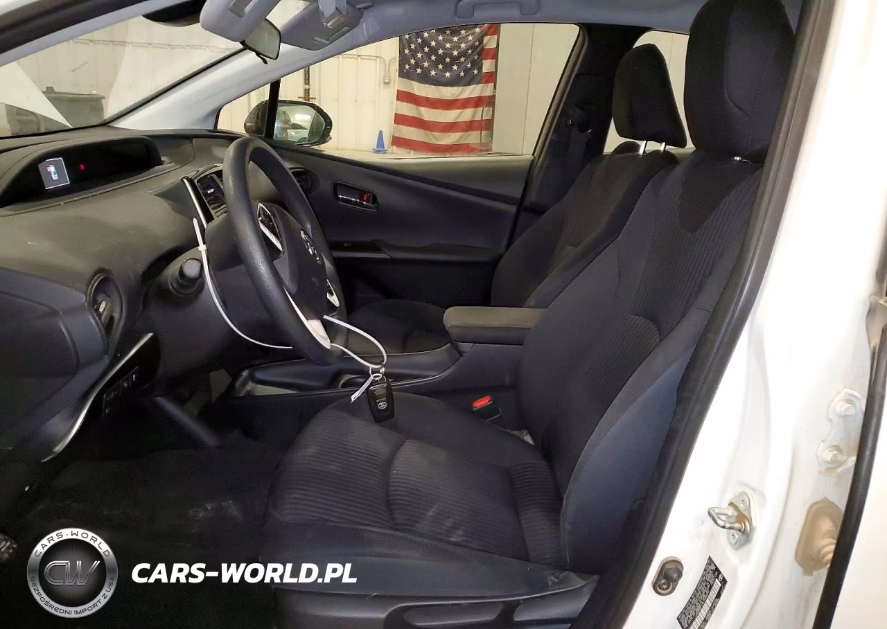 2018 Toyota Prius Two VIN:JTDKBRFU6J3065291 - 7