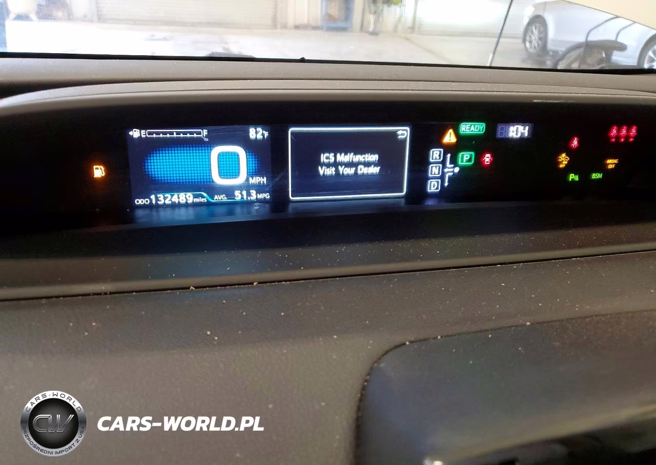 2018 Toyota Prius Two VIN:JTDKBRFU6J3065291 - 9