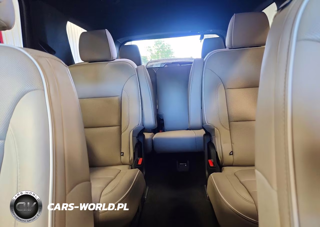 2023 Chevrolet Traverse Premier VIN:1GNEVKKW0PJ253724 - 10
