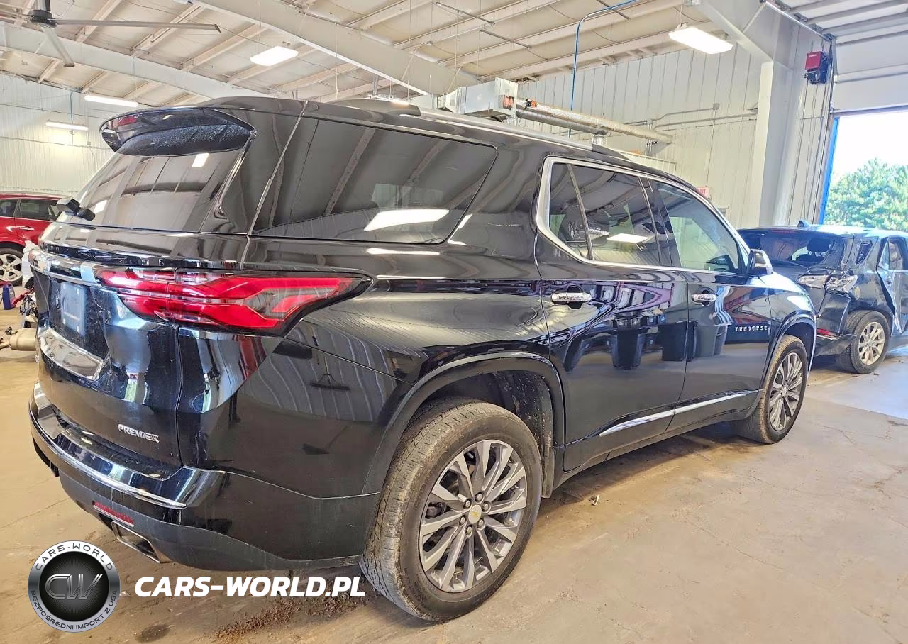 2023 Chevrolet Traverse Premier VIN:1GNEVKKW0PJ253724 - 3