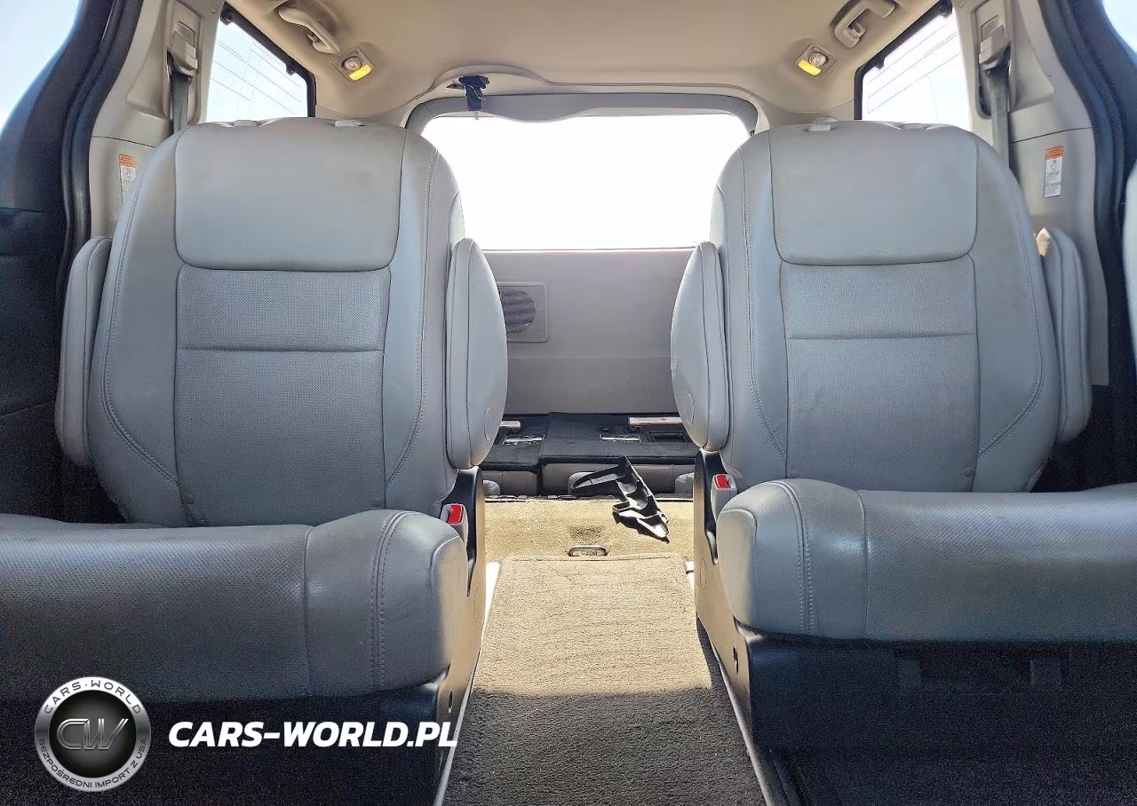 2015 Toyota Sienna Limited Premium 7-Passenger VIN:5TDDK3DC0FS103507 - 10