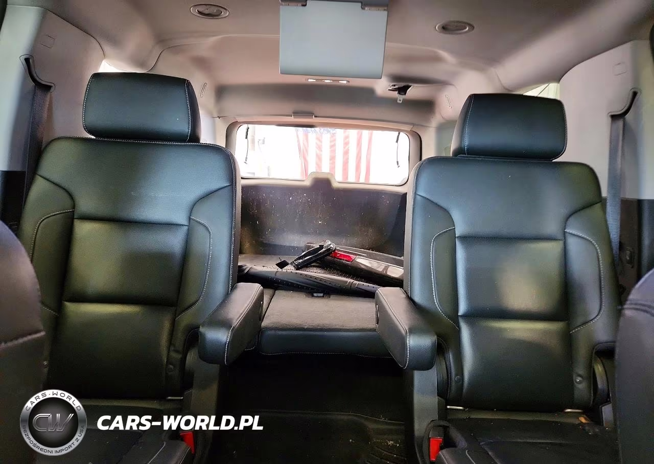 2018 Chevrolet Suburban K1500 Premier VIN:1GNSKJKC0JR296206 - 10