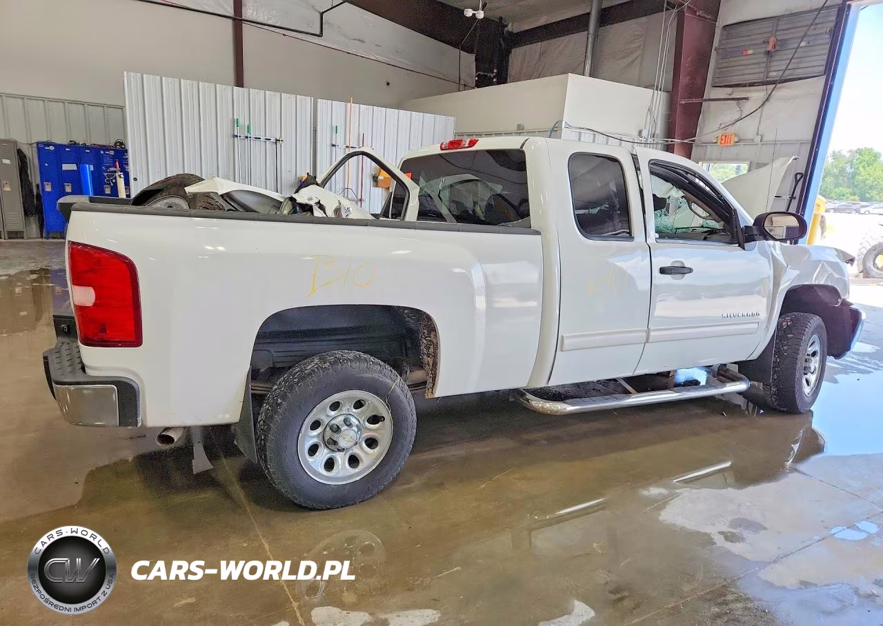 2012 Chevrolet Silverado C1500 Ls VIN:1GCRCREA9CZ124725 - 3