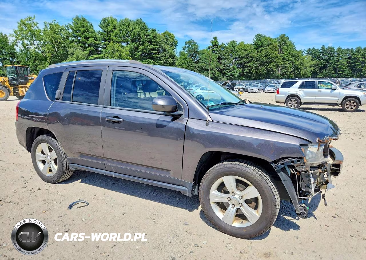 2015 Jeep Compass Latitude VIN:1C4NJDEB7FD118004 - 4