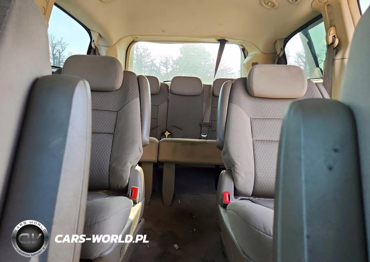 2009 Chrysler Town & Country Lx VIN:2A8HR44EX9R652903 - 10