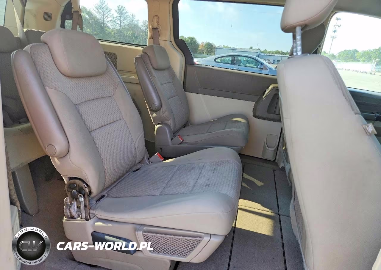 2009 Chrysler Town & Country Lx VIN:2A8HR44EX9R652903 - 11