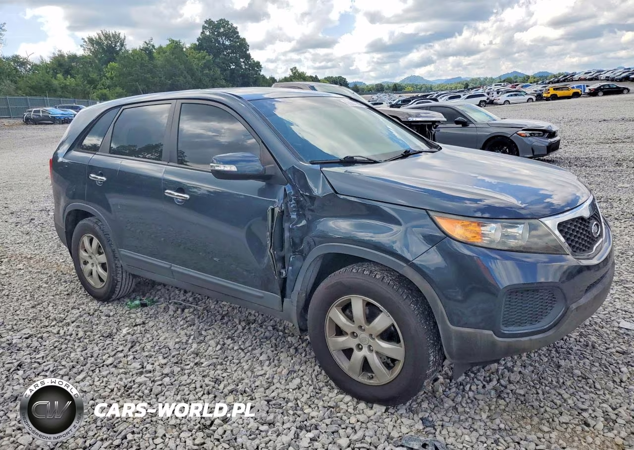 2011 Kia Sorento Lx VIN:5XYKT3A11BG109282 - 4