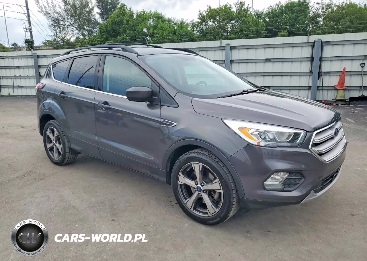 2017 Ford Escape Se VIN:1FMCU9GD4HUB23850 - 4