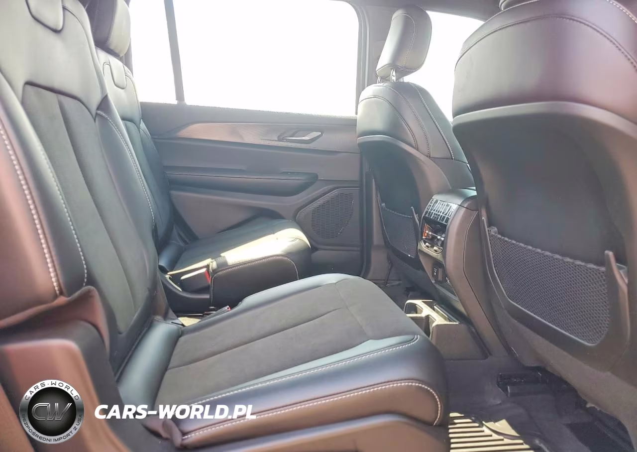 2025 Jeep Grand Cherokee L Laredo VIN:1C4RJKAG7S8770860 - 11