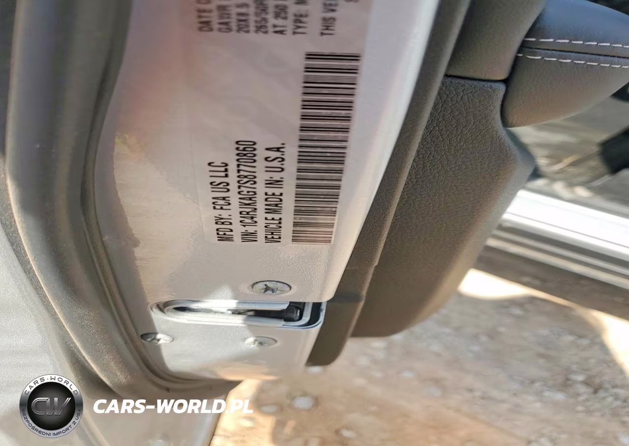 2025 Jeep Grand Cherokee L Laredo VIN:1C4RJKAG7S8770860 - 13