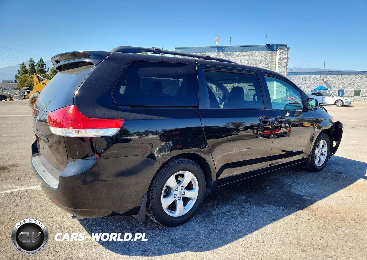 2013 Toyota Sienna Le VIN:5TDKK3DC4DS300538 - 3