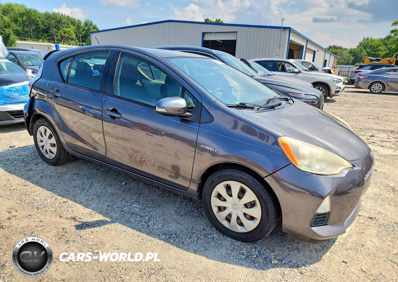 2013 Toyota Prius C Two VIN:JTDKDTB36D1540653 - 4