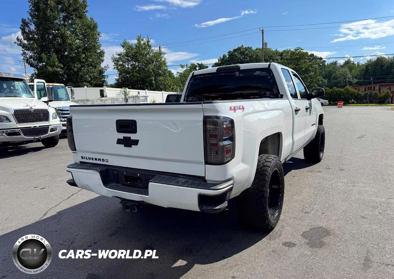 2017 Chevrolet Silverado K1500 Custom VIN:1GCVKPEHXHZ301809 - 3