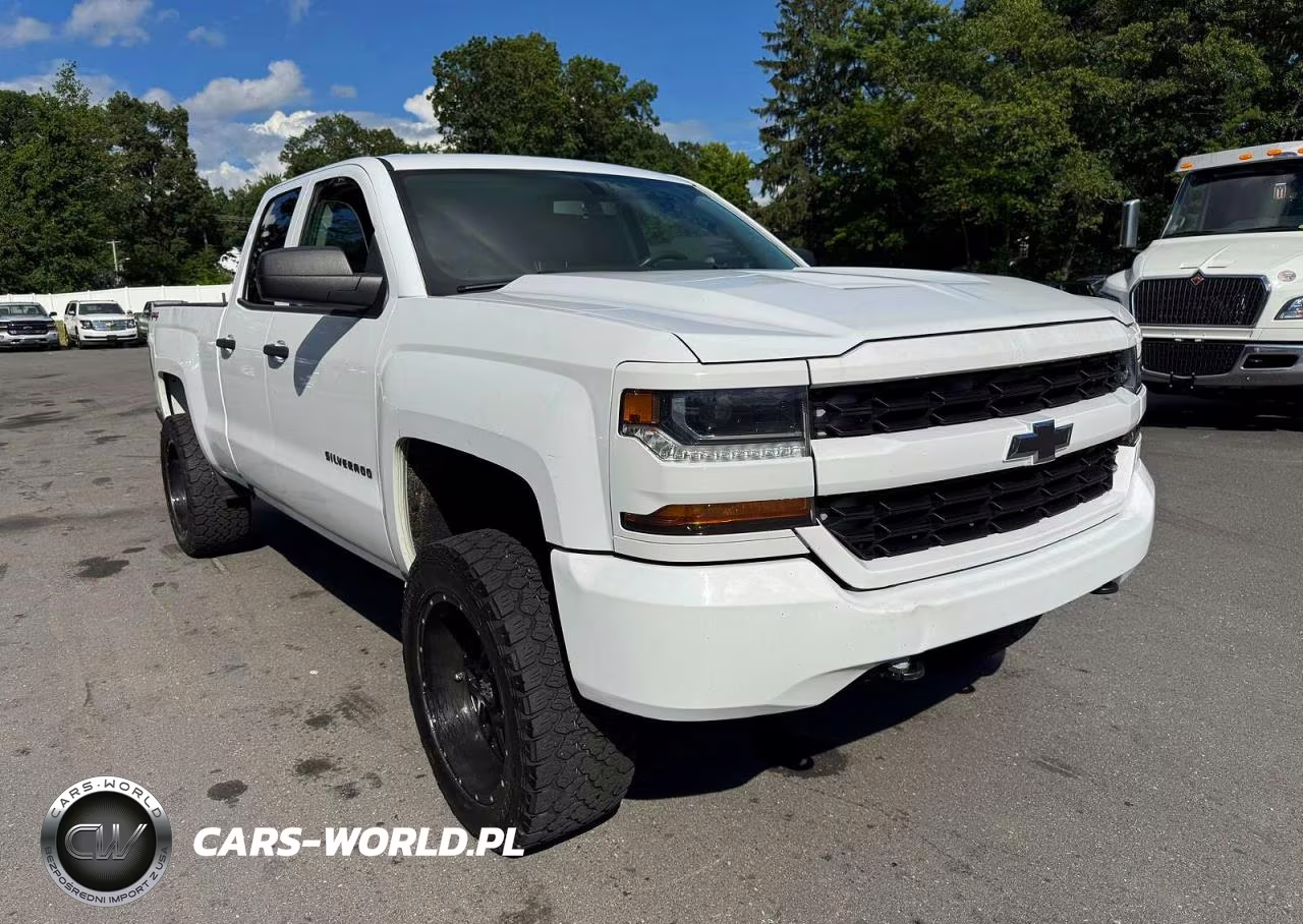 2017 Chevrolet Silverado K1500 Custom VIN:1GCVKPEHXHZ301809 - 4