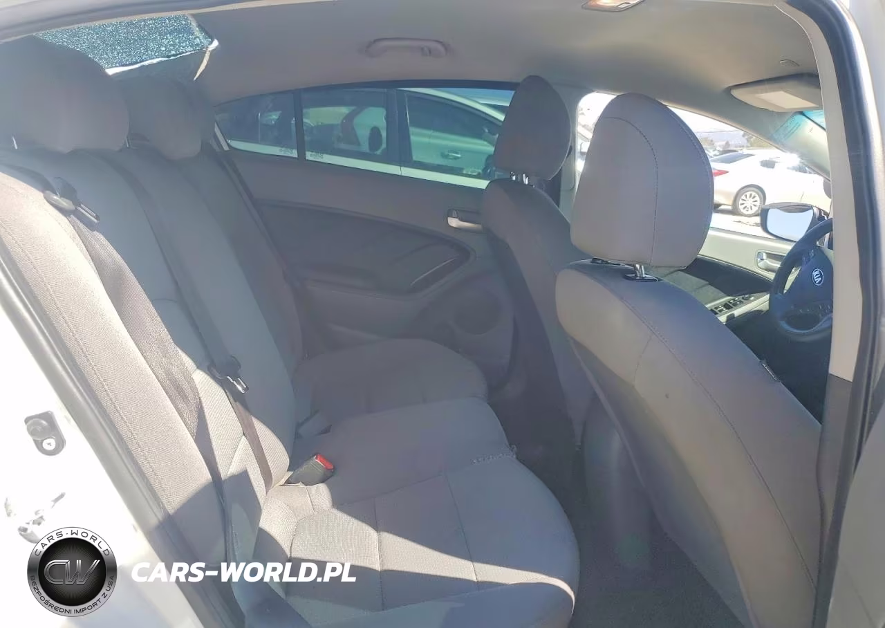 2018 Kia Forte Lx VIN:3KPFK4A79JE240177 - 10