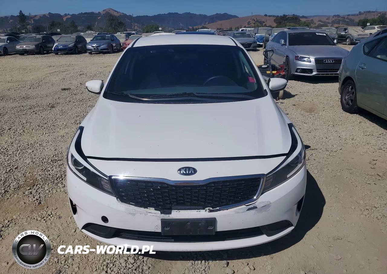 2018 Kia Forte Lx VIN:3KPFK4A79JE240177 - 5
