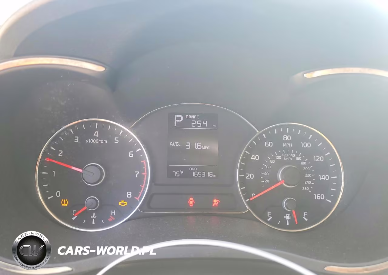 2018 Kia Forte Lx VIN:3KPFK4A79JE240177 - 9