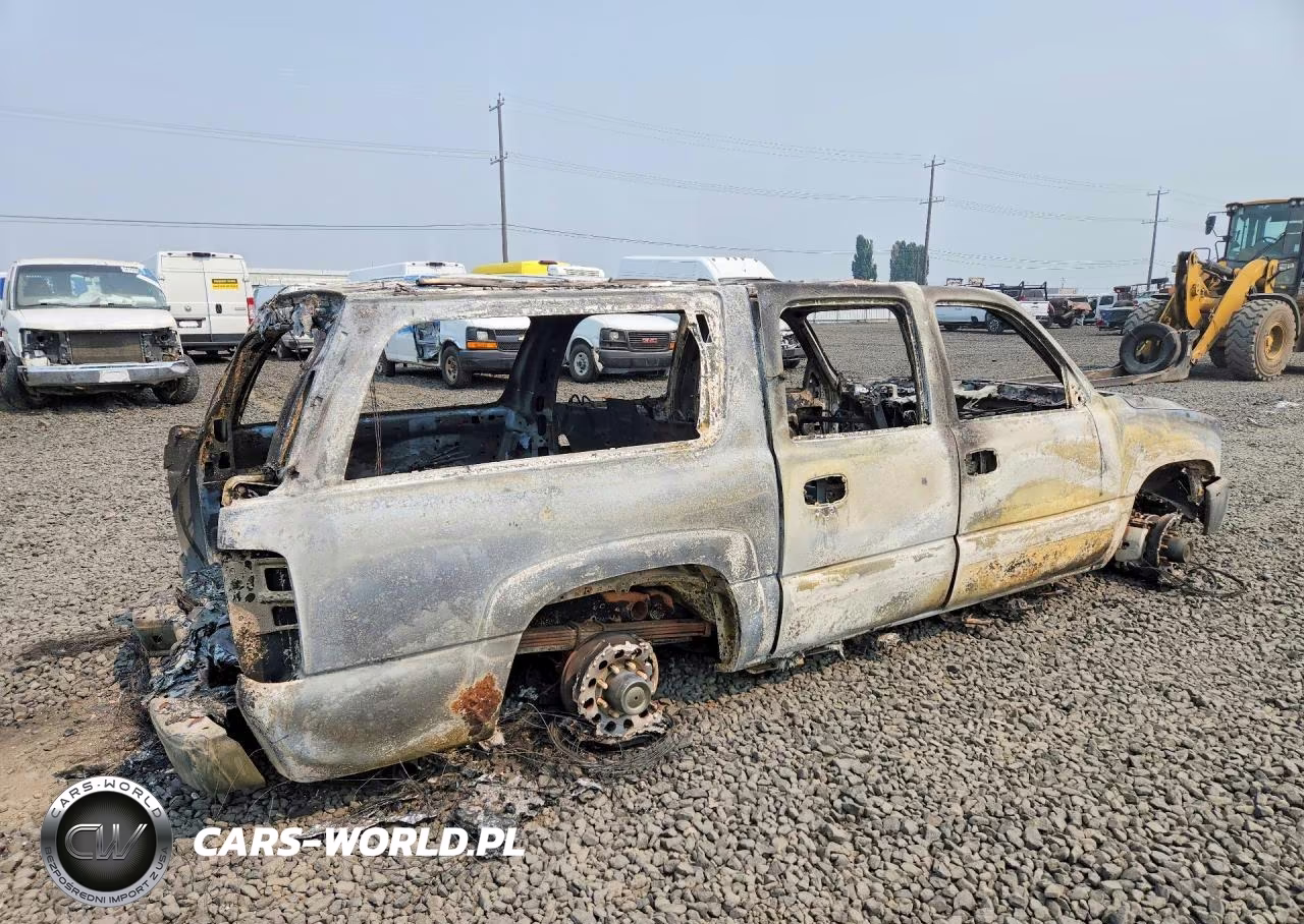 2004 Chevrolet Suburban K2500 VIN:3GNGK26UX4G178277 - 3