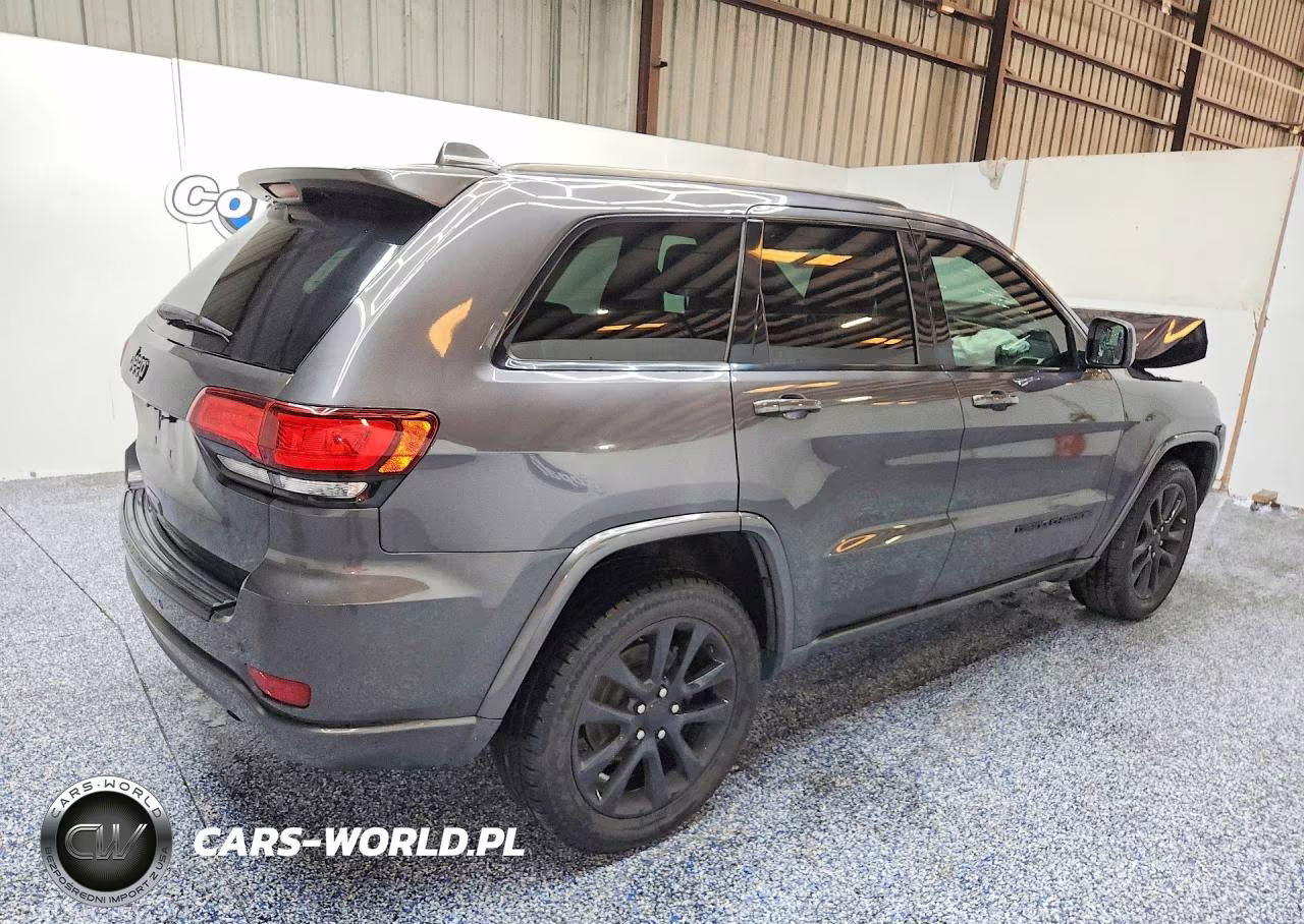 2018 Jeep Grand Cherokee Laredo VIN:1C4RJEAG9JC253248 - 3