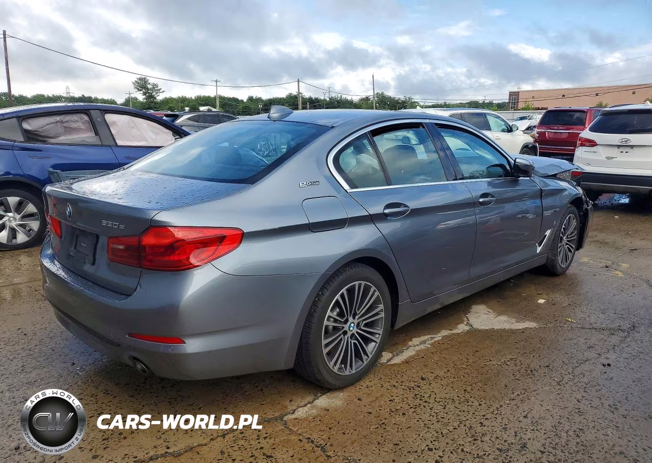 2019 BMW 530Xe VIN:WBAJB1C52KB376201 - 3