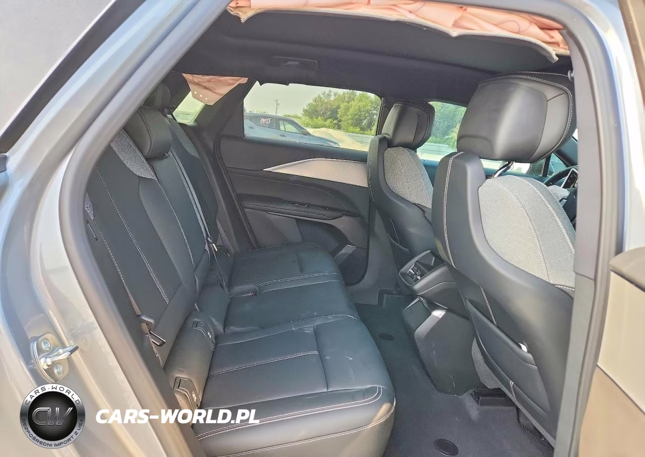 2024 Cadillac Lyriq Tech VIN:1GYKPMRK7RZ141327 - 10