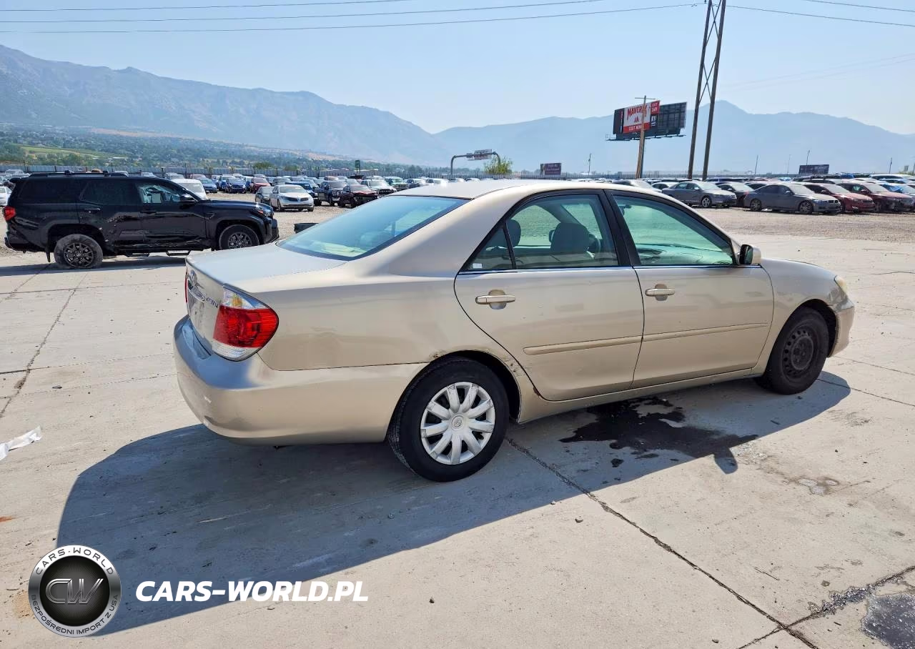 2005 Toyota Camry Le VIN:4T1BE32K85U559124 - 3