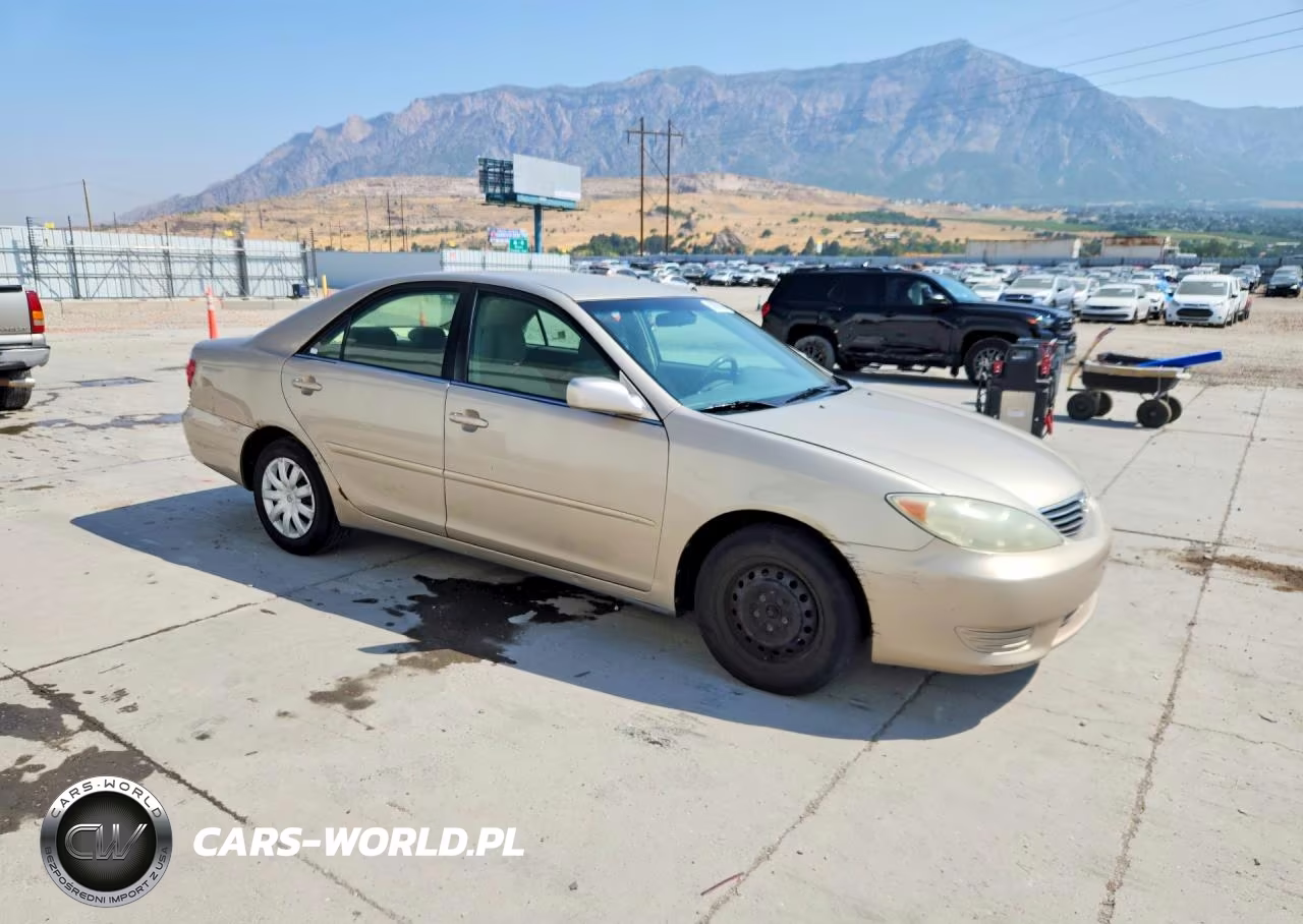 2005 Toyota Camry Le VIN:4T1BE32K85U559124 - 4