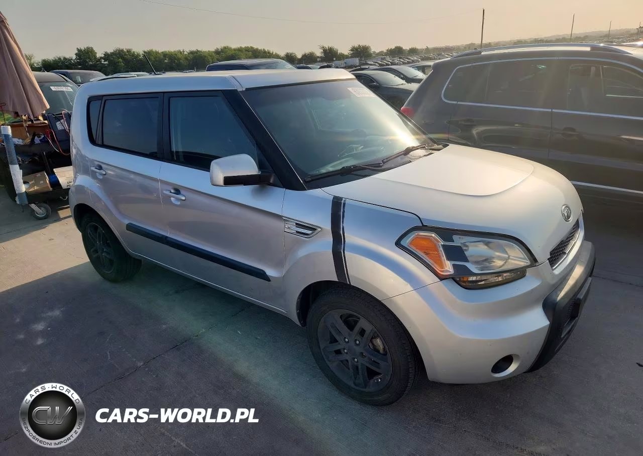 2011 Kia Soul + VIN:KNDJT2A23B7271796 - 4