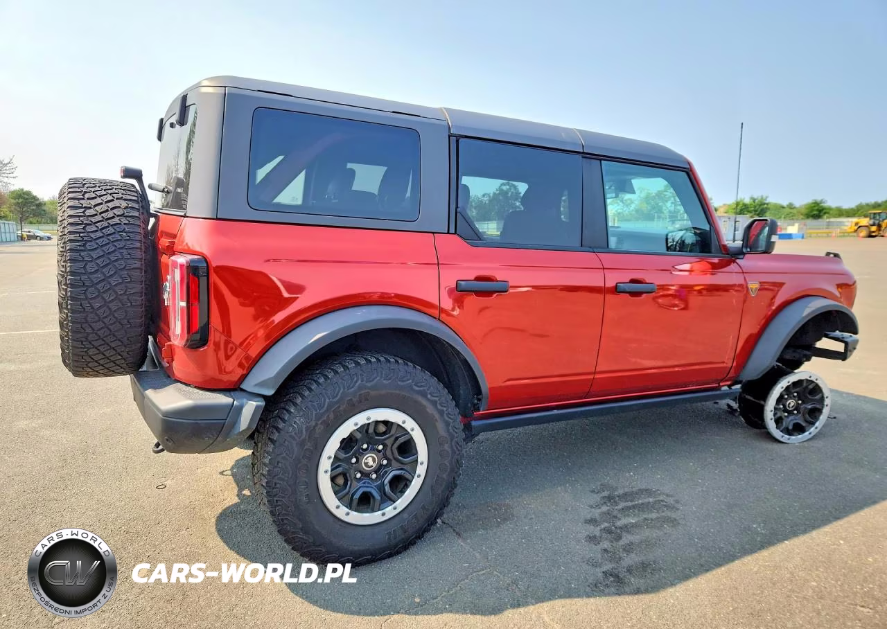 2023 Ford Bronco Base VIN:1FMEE5DP8PLB68369 - 3
