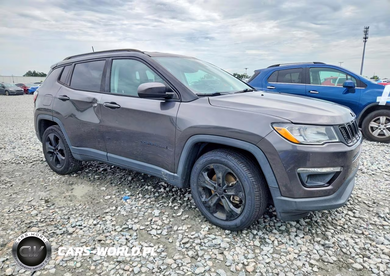 2018 Jeep Compass Latitude VIN:3C4NJCBB3JT318315 - 4