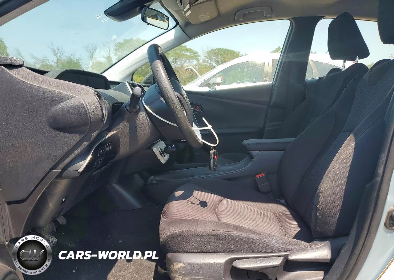 2018 Toyota Prius Two VIN:JTDKBRFU4J3591337 - 7