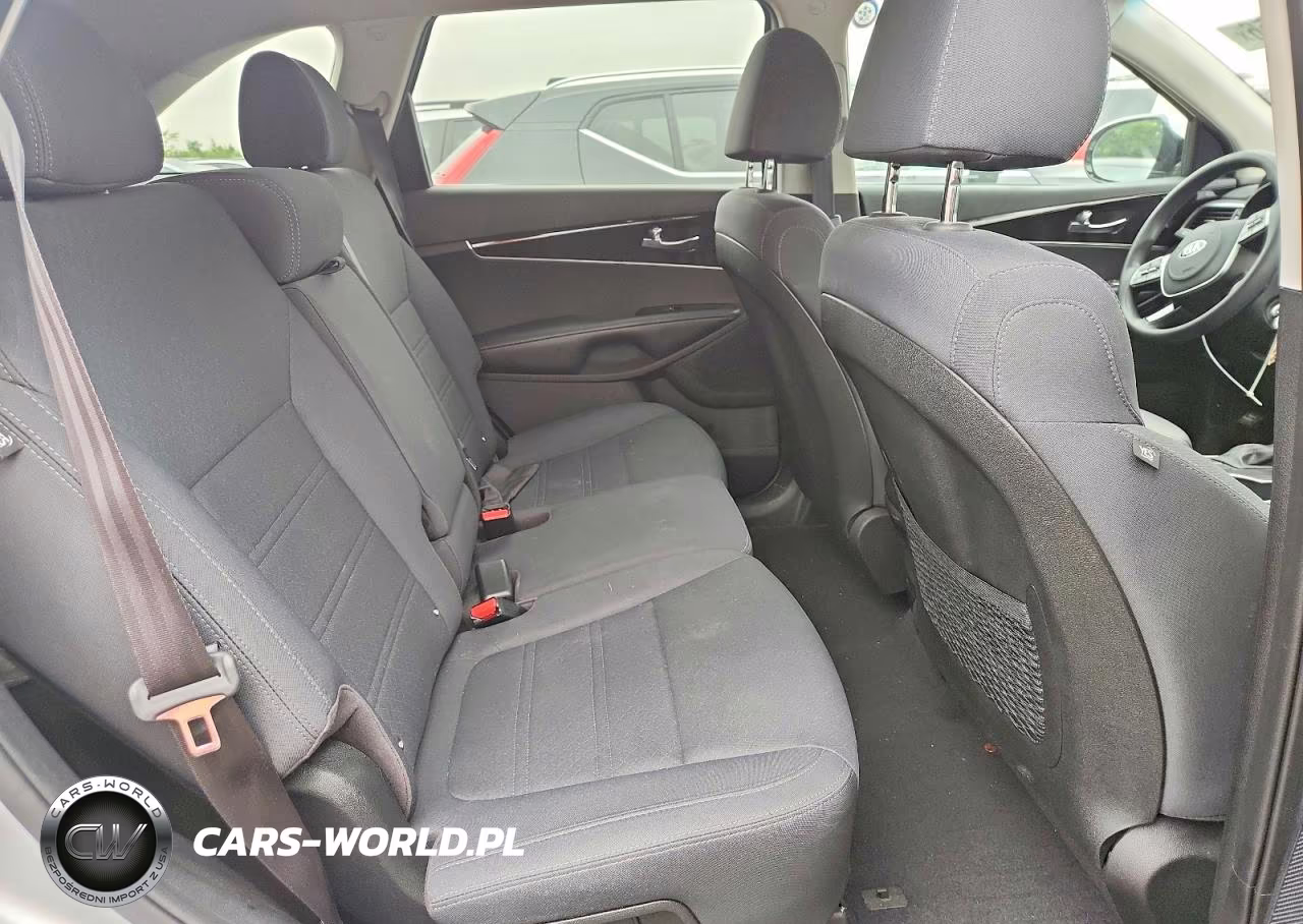 2019 Kia Sorento L VIN:5XYPG4A35KG452291 - 10