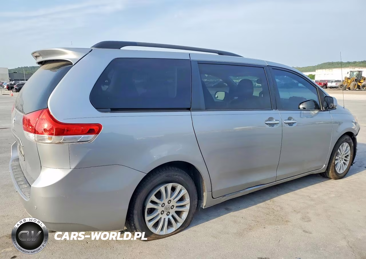 2012 Toyota Sienna Xle 8-Passenger VIN:5TDYK3DC2CS267757 - 3
