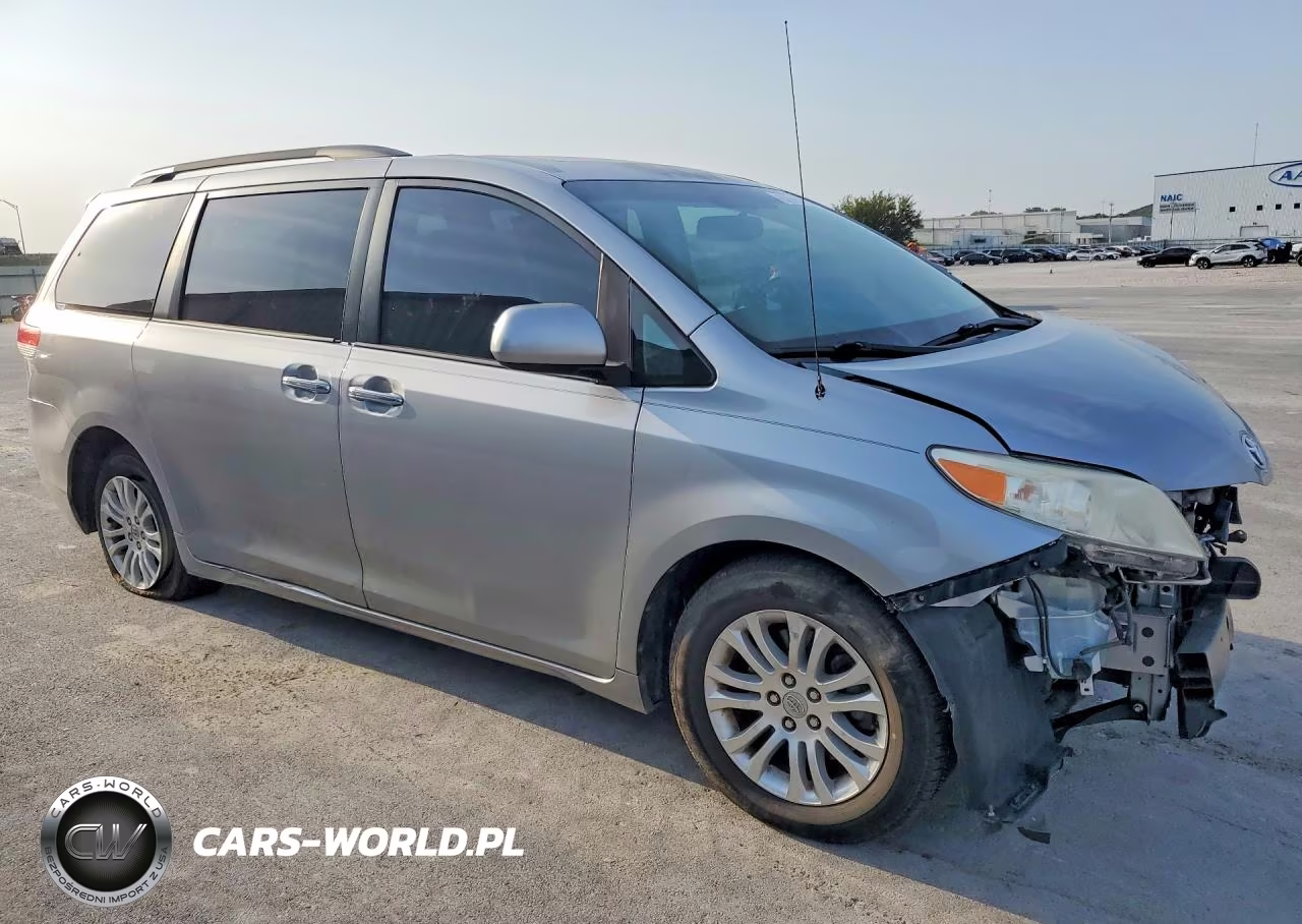 2012 Toyota Sienna Xle 8-Passenger VIN:5TDYK3DC2CS267757 - 4