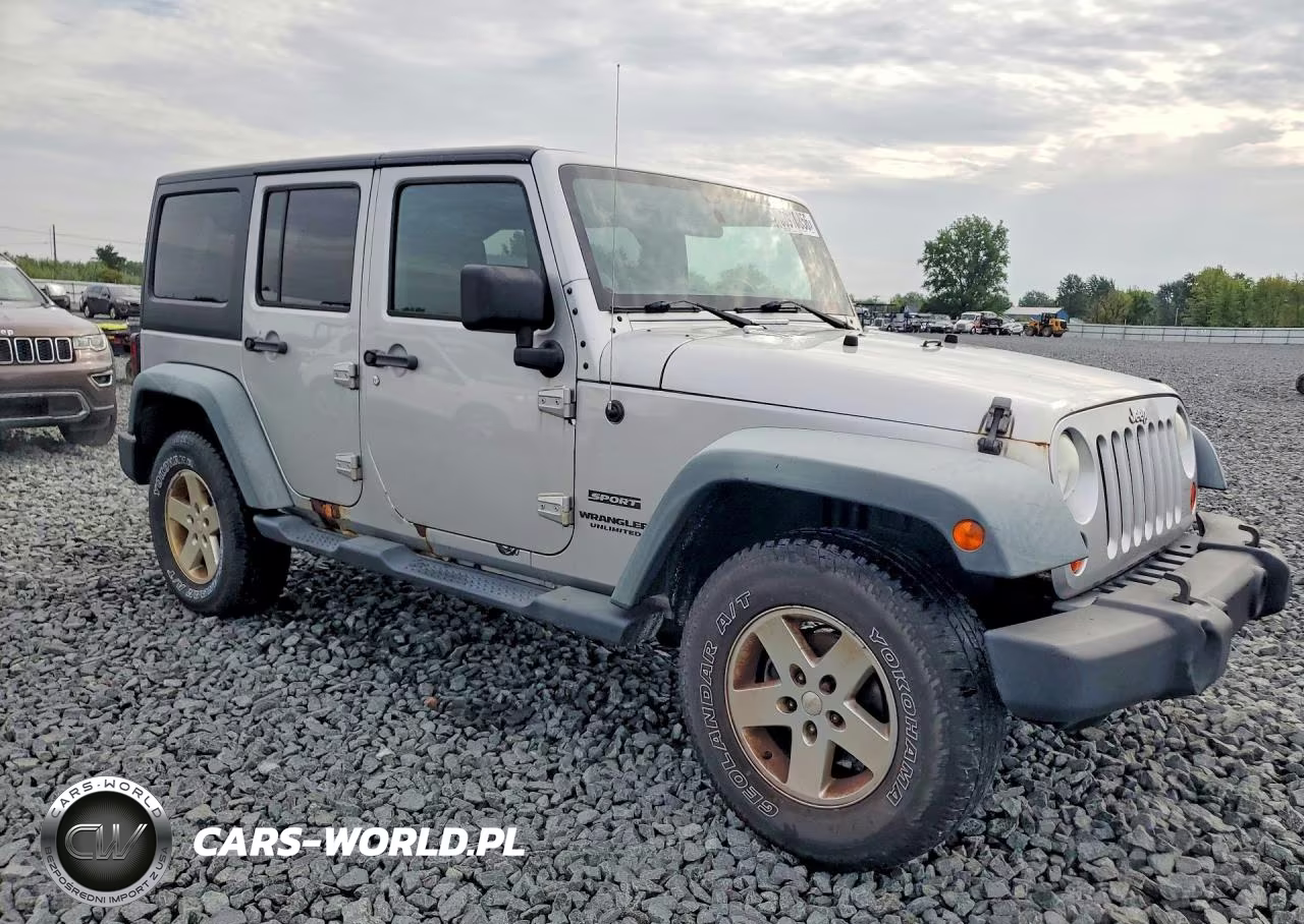 2011 Jeep Wrangler Unlimited Sport VIN:1J4BA3H10BL512924 - 4