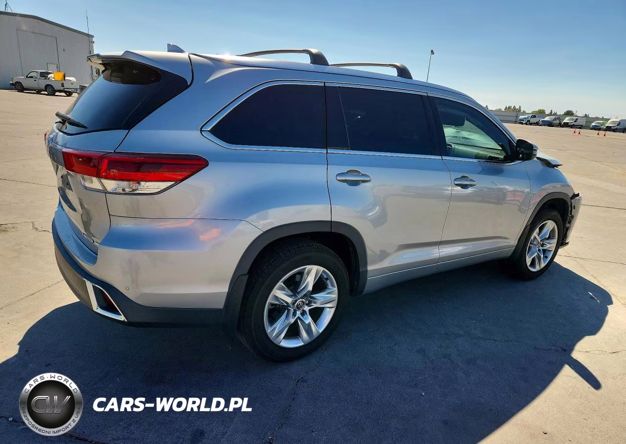 2018 Toyota Highlander Limited Platinum VIN:5TDDZRFH3JS828972 - 3