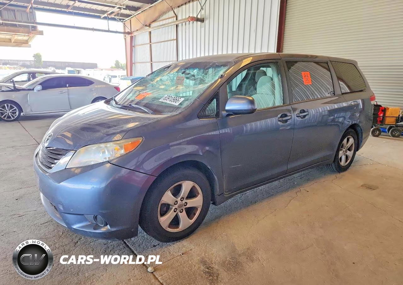 2014 Toyota Sienna Le – zdjęcie 1 z 13