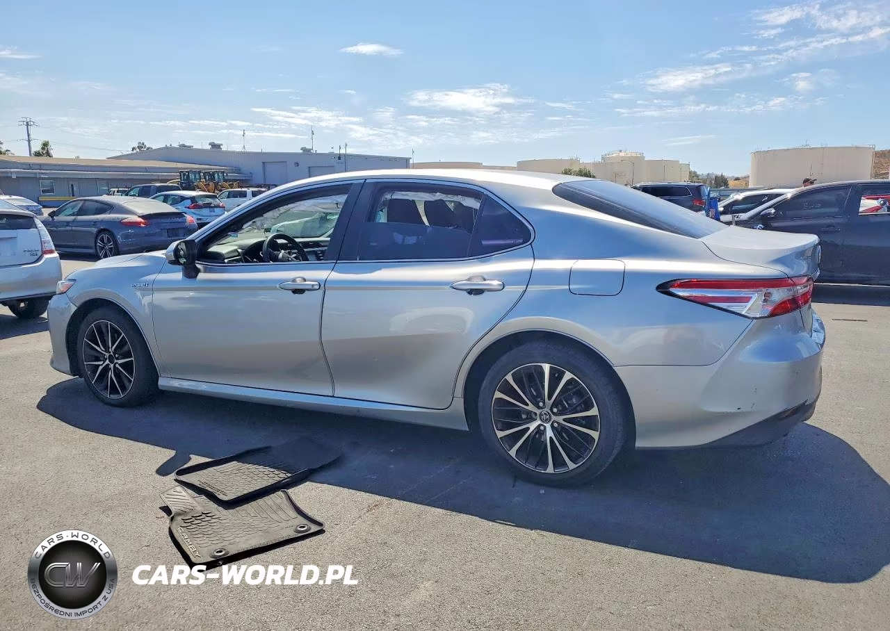 2018 Toyota Camry Le VIN:4T1B31HK0JU504114 - 2