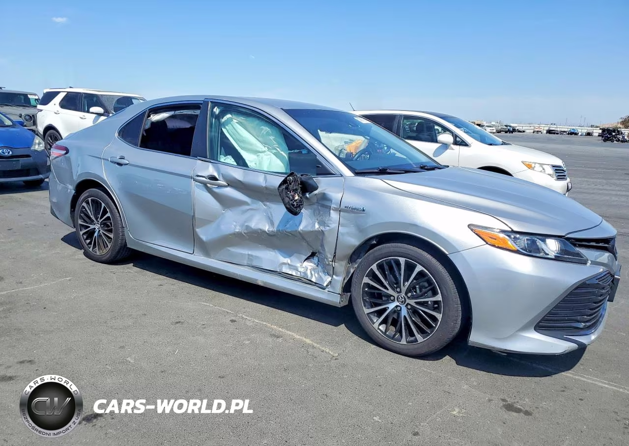 2018 Toyota Camry Le VIN:4T1B31HK0JU504114 - 4