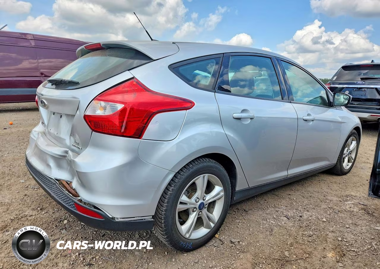 2012 Ford Focus Se VIN:1FAHP3K25CL427102 - 3