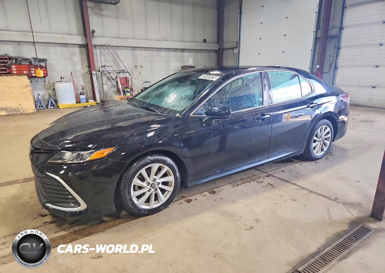 2021 Toyota Camry Le – zdjęcie 1 z 12