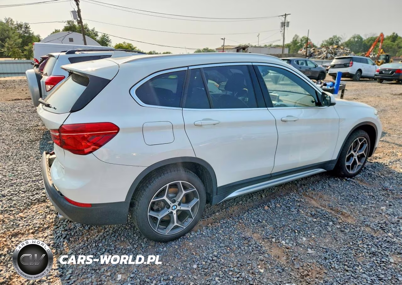 2018 BMW X1 xDrive28I VIN:WBXHT3C32J5L33180 - 3