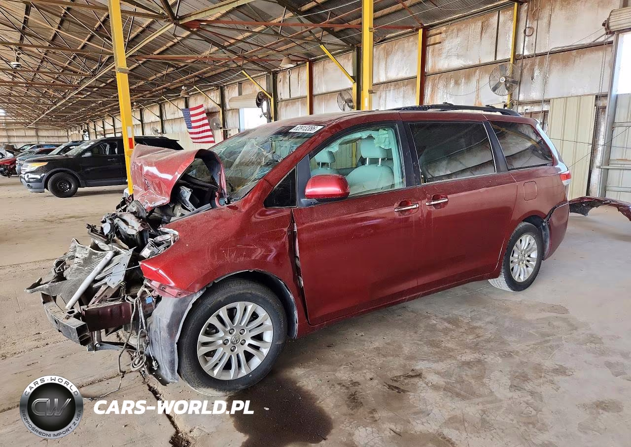 2013 Toyota Sienna Xle 8-Passenger – zdjęcie 1 z 14