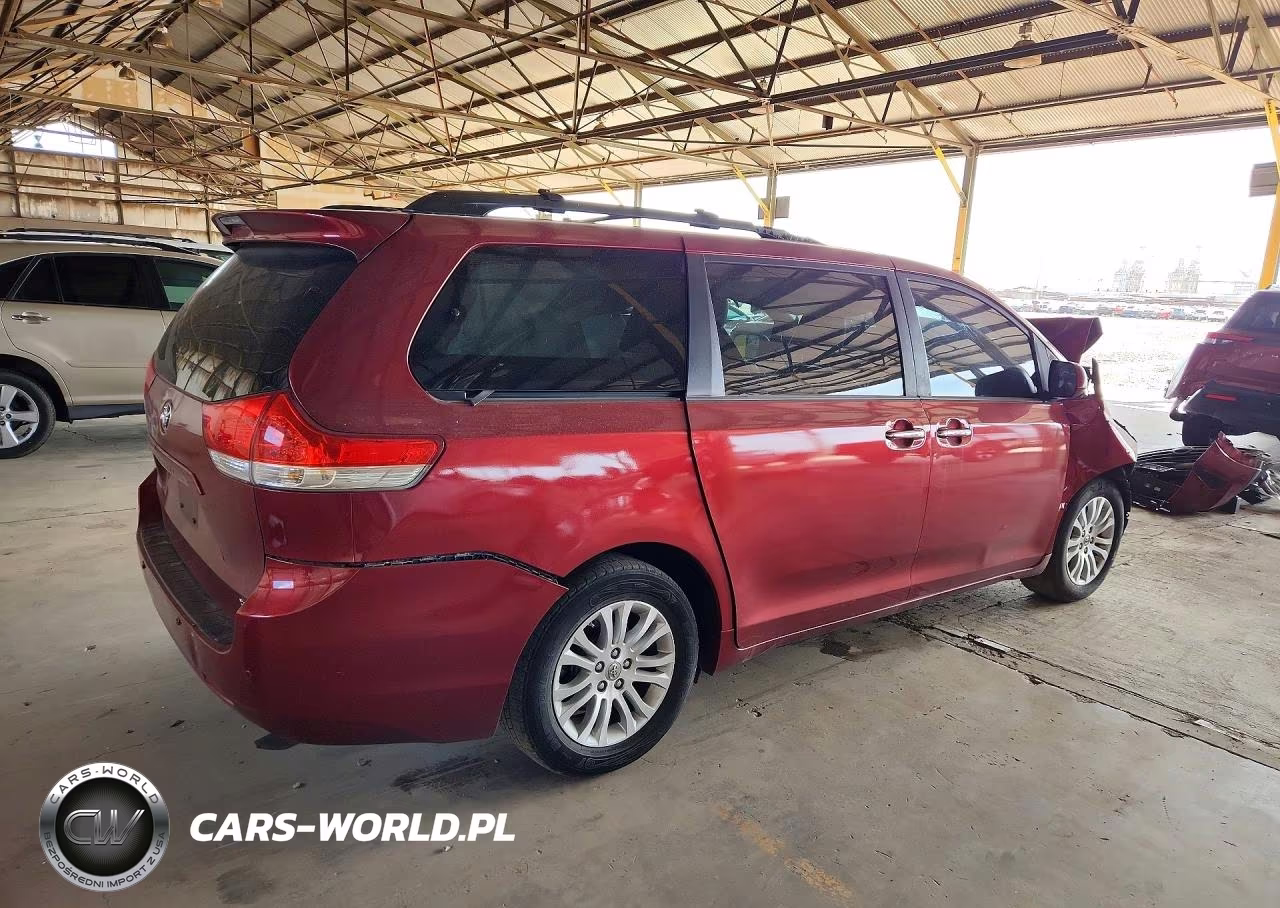 2013 Toyota Sienna Xle 8-Passenger VIN:5TDYK3DC8DS393672 - 3