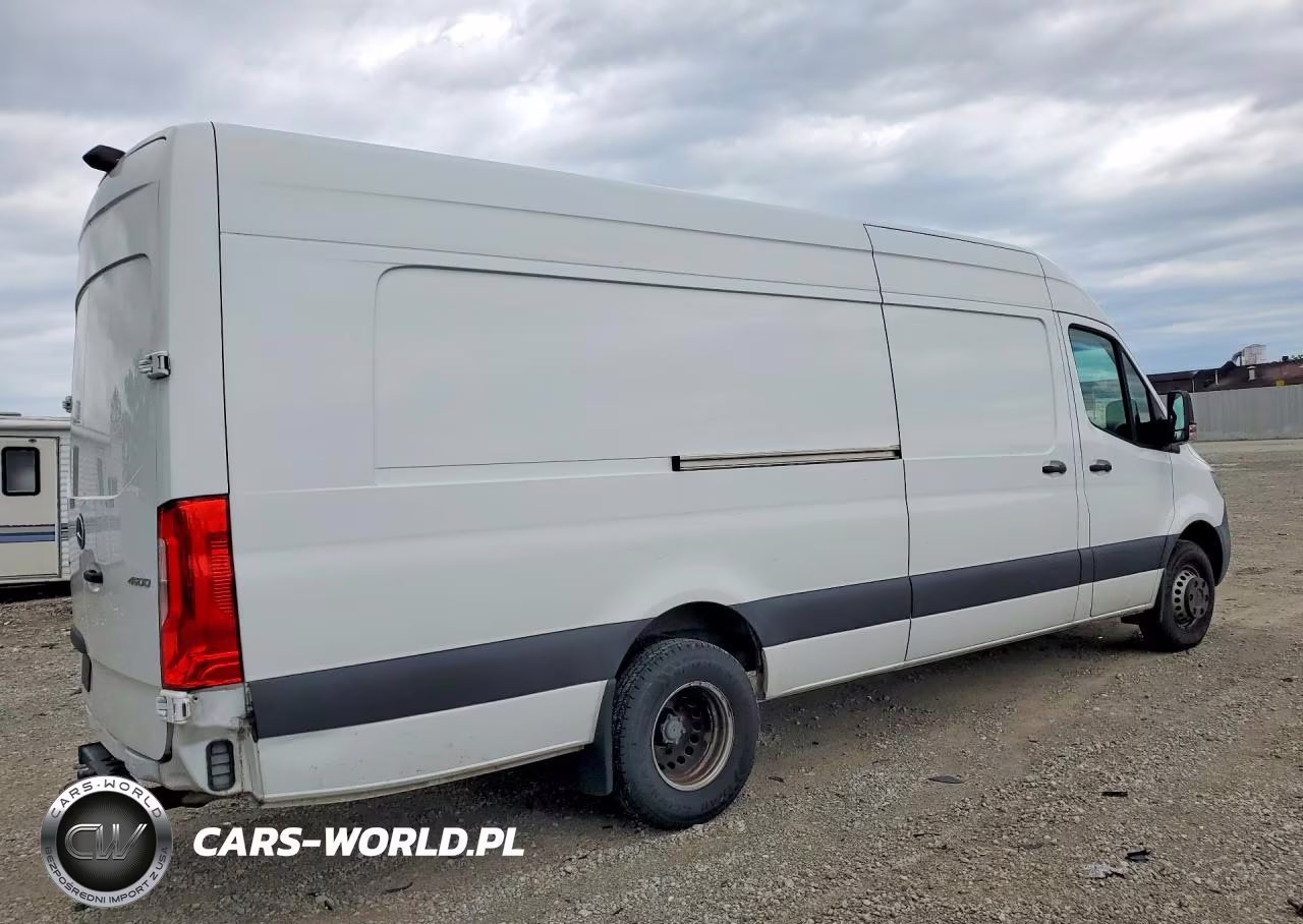 2022 Mercedes-Benz Sprinter 4500 Delivery Van VIN:W1Y9ED3Y5NT112683 - 3