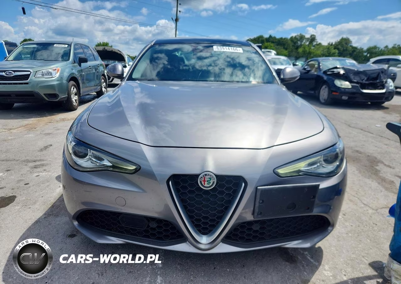 2018 Alfa Romeo Giulia Ti Q4 VIN:ZARFAEEN3J7575832 - 5
