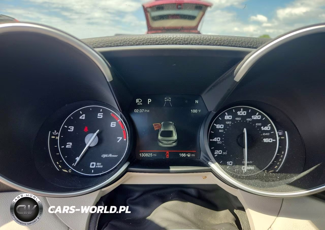 2018 Alfa Romeo Giulia Ti Q4 VIN:ZARFAEEN3J7575832 - 9