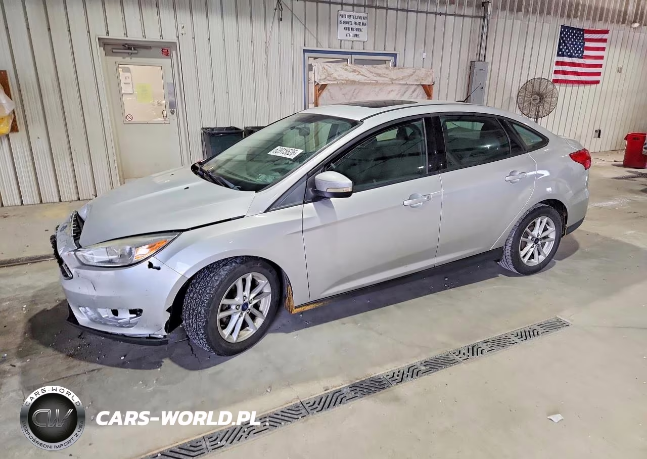 2015 Ford Focus Se VIN:1FADP3F23FL353496 - 1